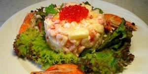 Салат с креветками и с красной икрой — поистине царское блюдо Салат морская звезда яйца картошка креветки икра